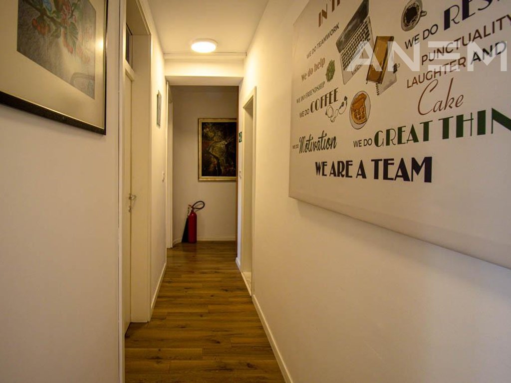 Office for rent with 3 workspaces in Lakrishte