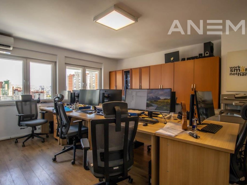 Office for rent with 3 workspaces in Lakrishte