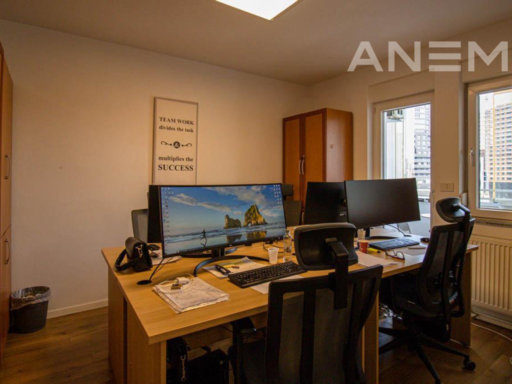 Office for rent with 3 workspaces in Lakrishte