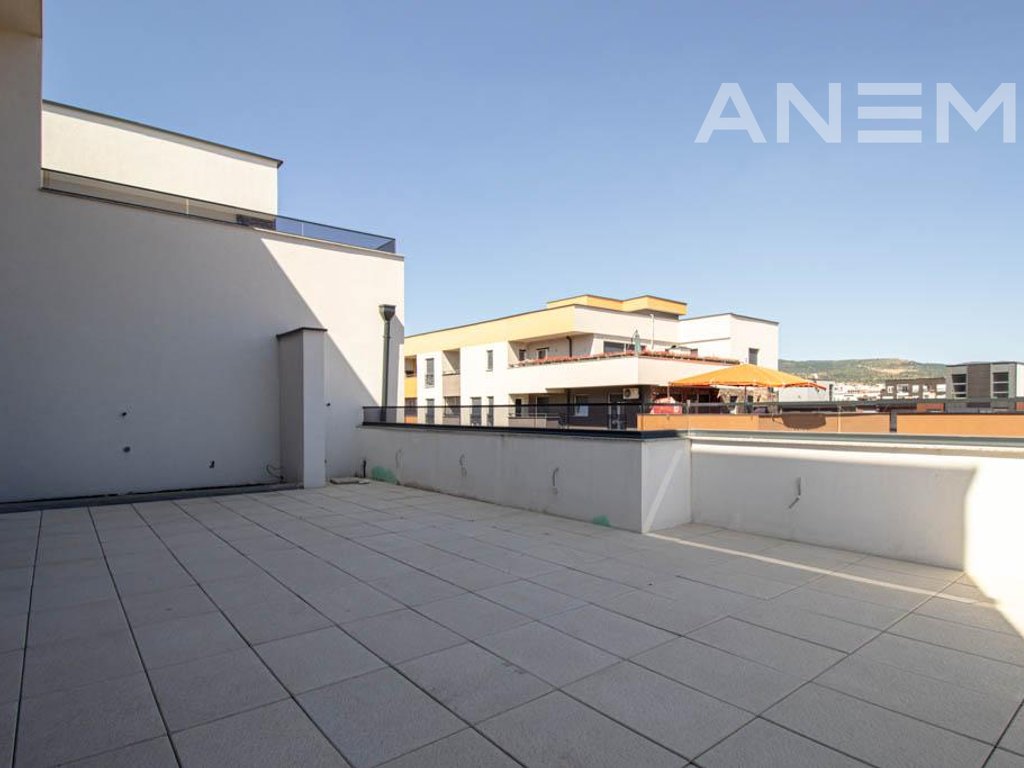 Banesë në shitje 123m2 + 54 Taracë  në lagjen Mati 1
