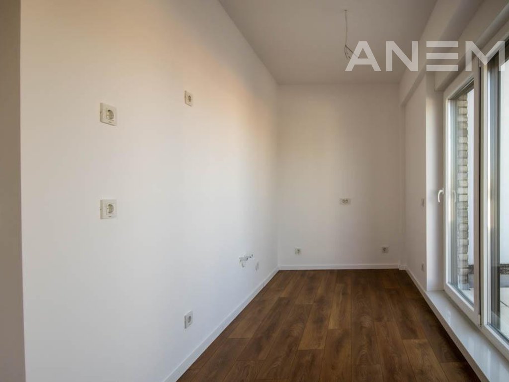 Banesë në shitje 123m2 + 54 Taracë  në lagjen Mati 1