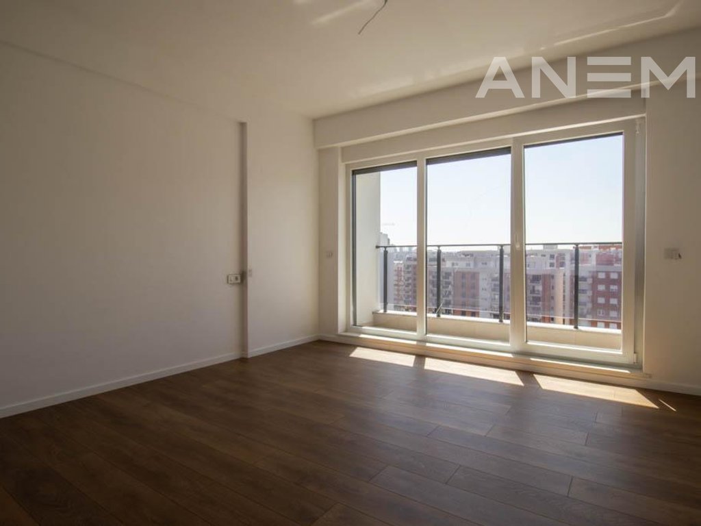 Banesë në shitje 123m2 + 54 Taracë  në lagjen Mati 1