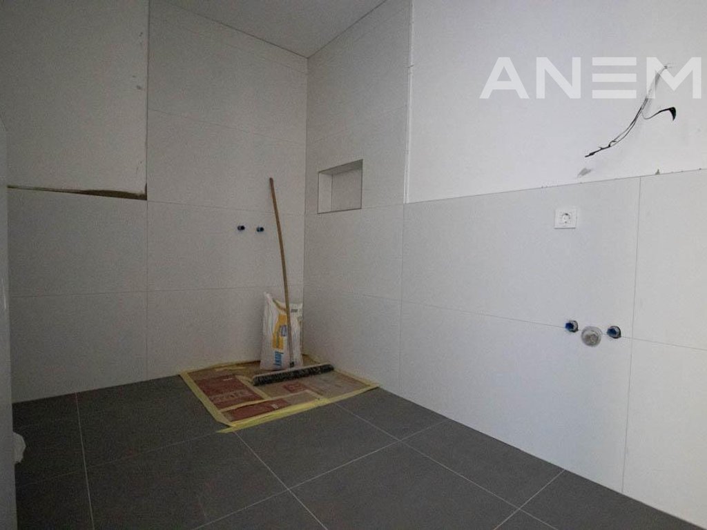 Banesë në shitje 123m2 + 54 Taracë  në lagjen Mati 1