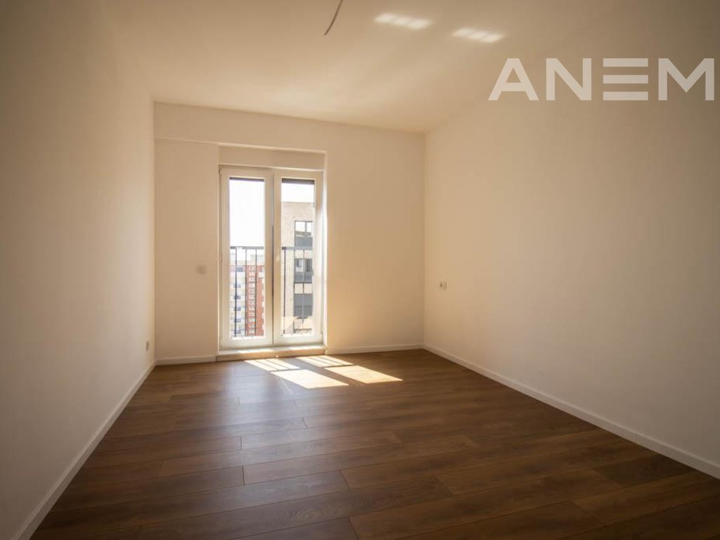 Banesë në shitje 123m2 + 54 Taracë  në lagjen Mati 1