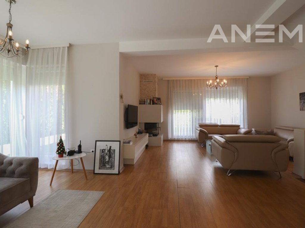 House for sale 174m² +42m² in the Marigona Residence neighborhood