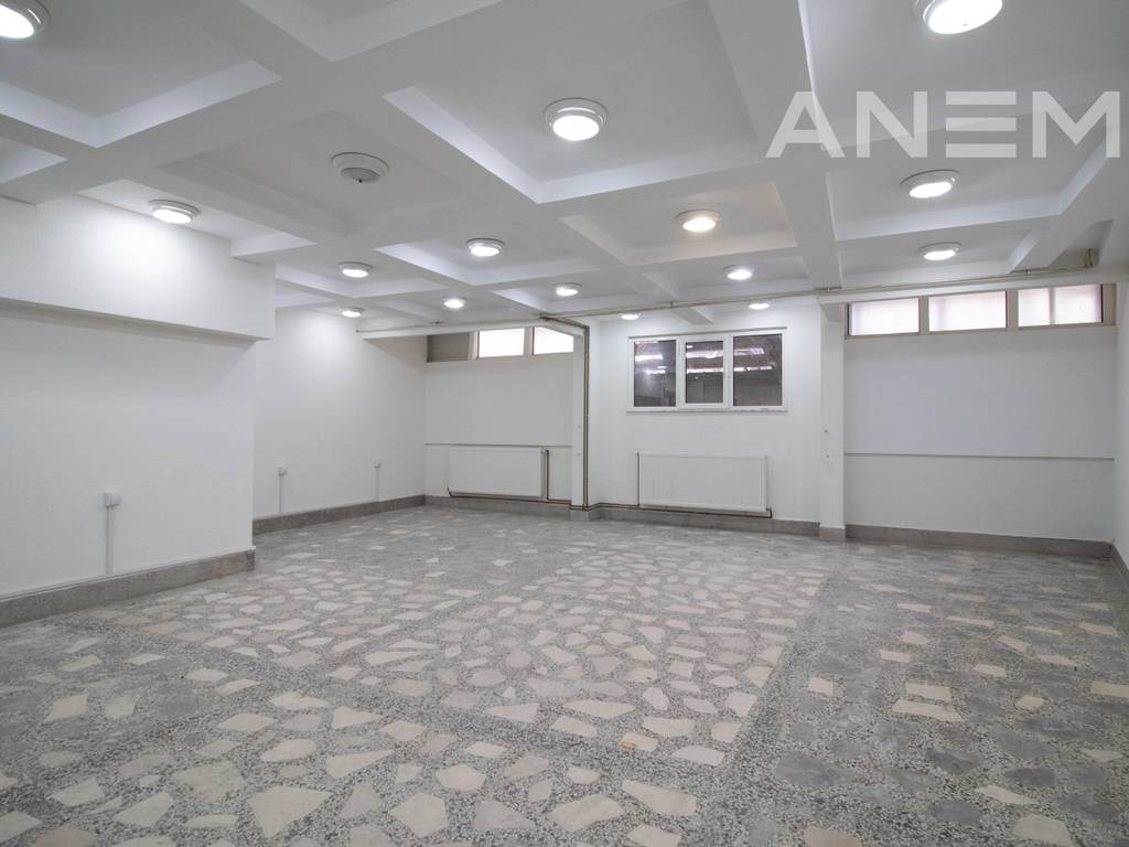 Office for rent 450m² in the Center