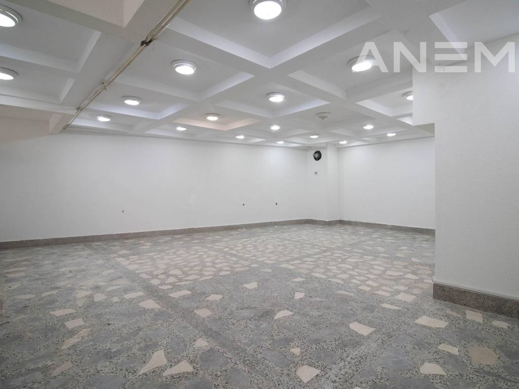 Office for rent 450m² in the Center