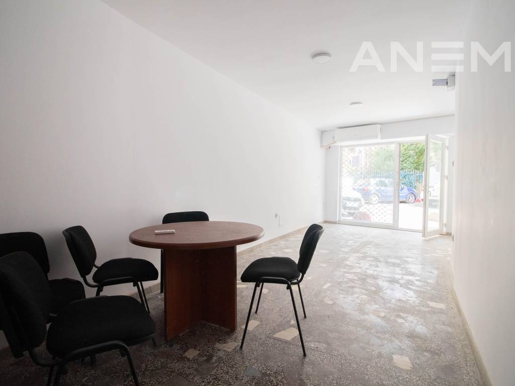 Office for rent 450m² in the Center
