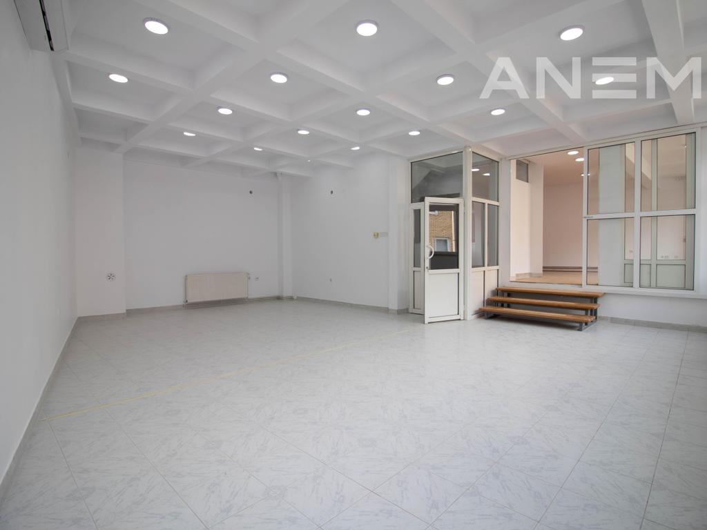 Office for rent 450m² in the Center