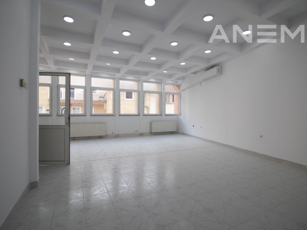 Office for rent 450m² in the Center