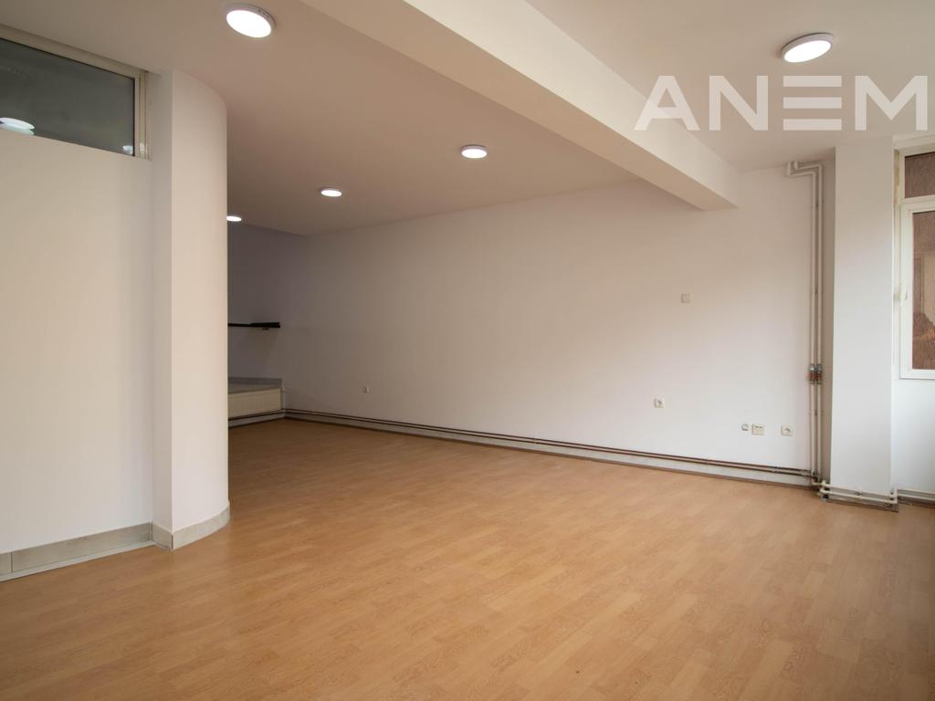 Office for rent 450m² in the Center