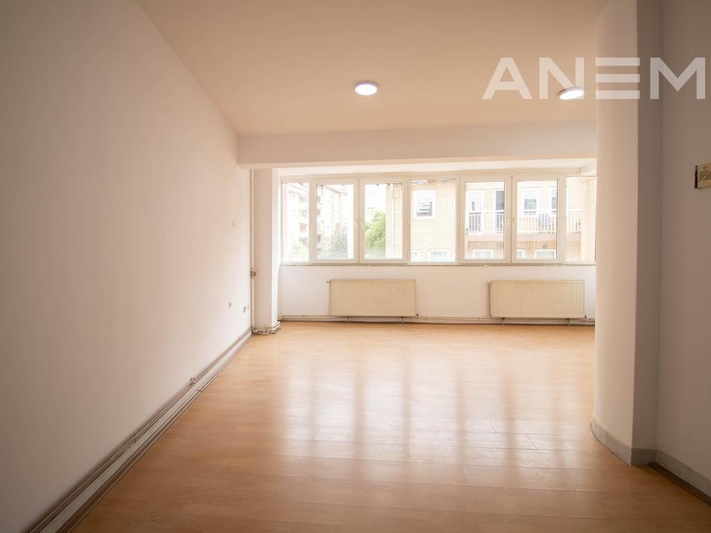 Office for rent 450m² in the Center