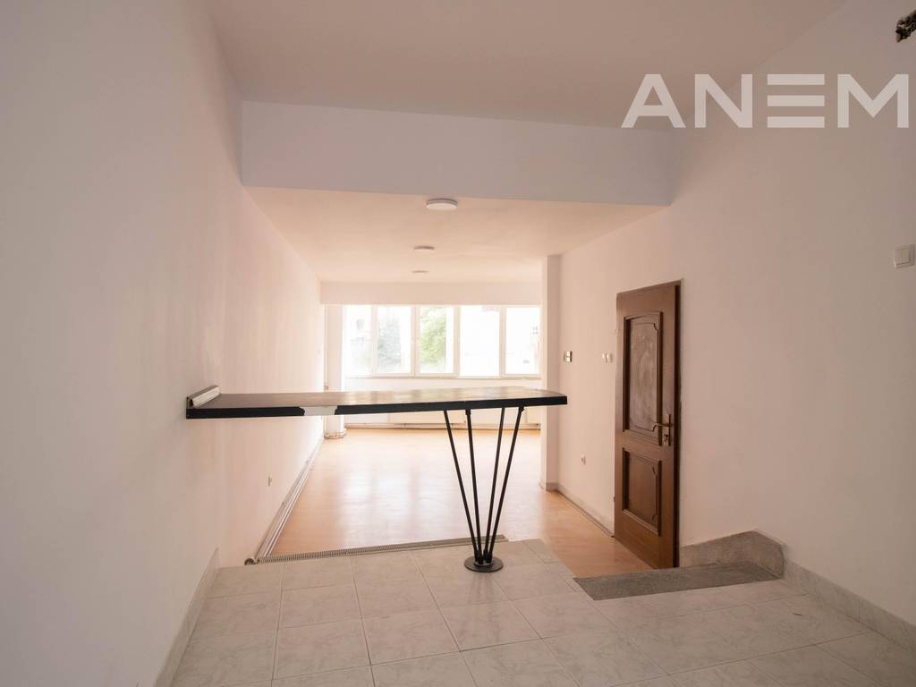 Office for rent 450m² in the Center