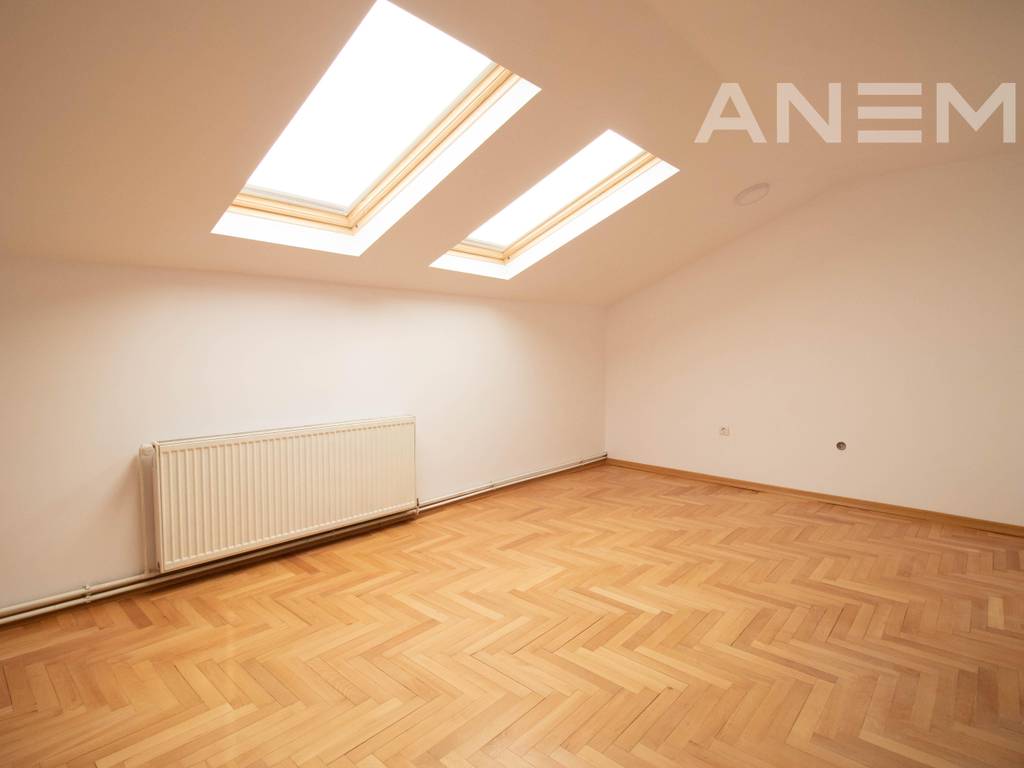 Office for rent 450m² in the Center