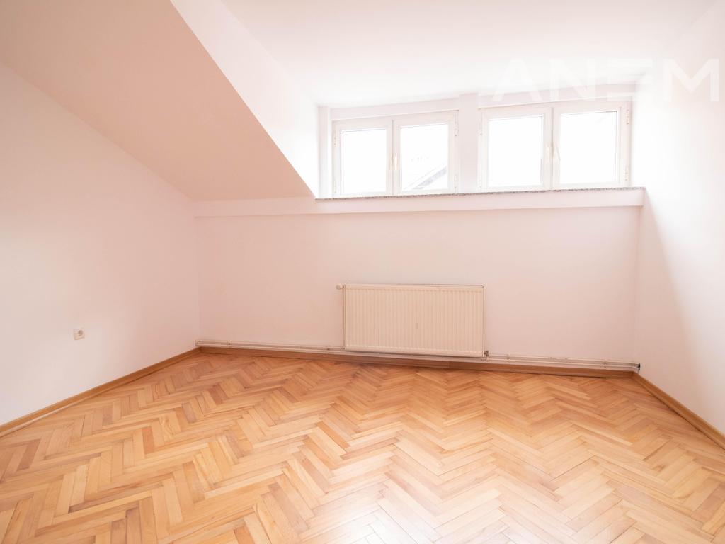 Office for rent 450m² in the Center