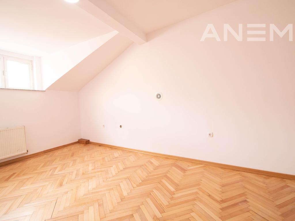 Office for rent 450m² in the Center
