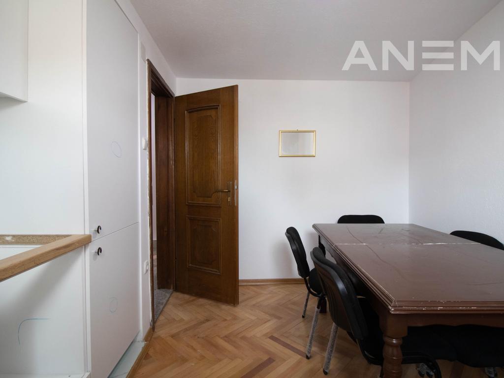 Office for rent 450m² in the Center