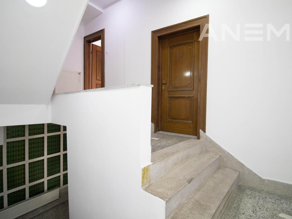 Office for rent 450m² in the Center