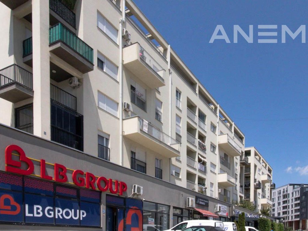 Commercial space for rent with 1 workspace in Arbëri
