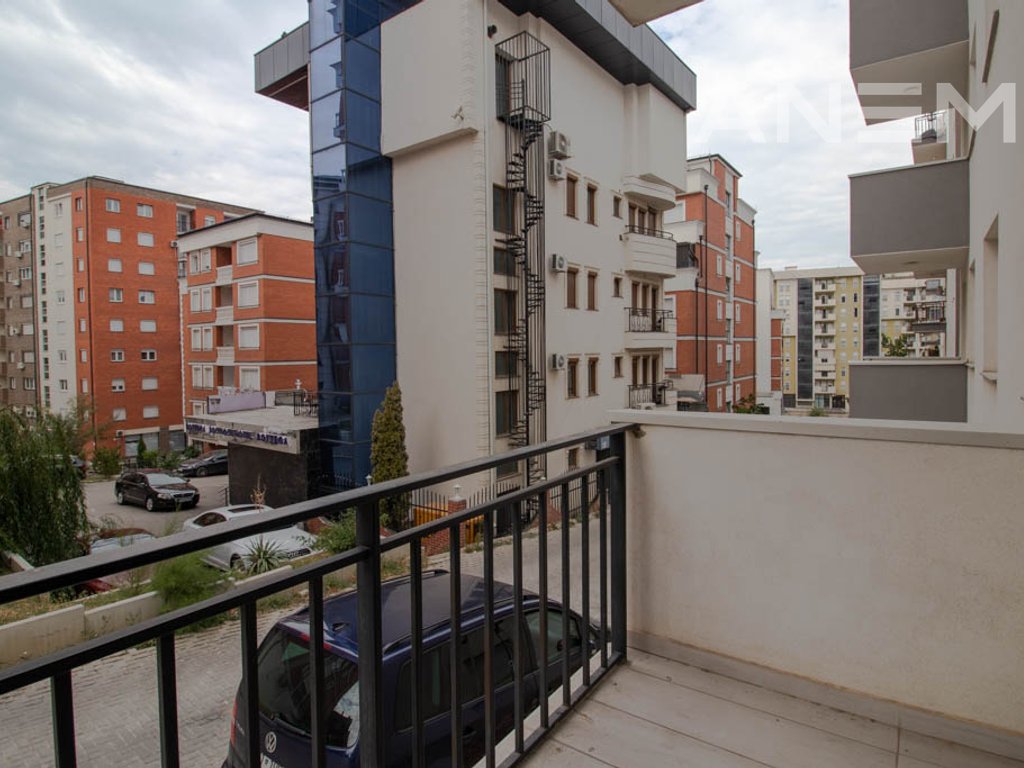 Zyre me qira 89m² në Rrugën B5