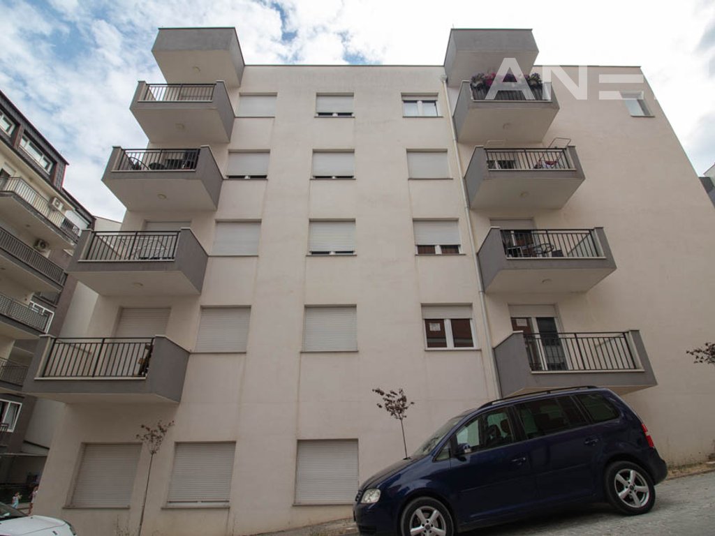 Zyre me qira 89m² në Rrugën B6