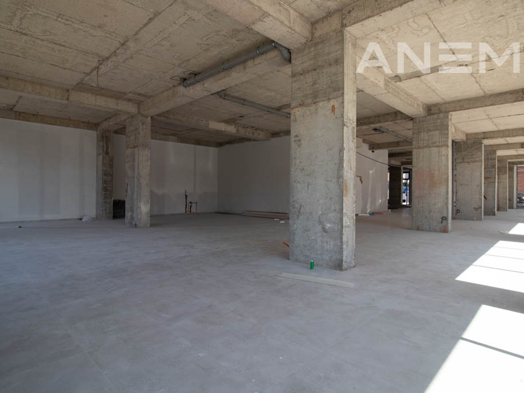 Lokal me qira 426m² në lagjen Arbëri