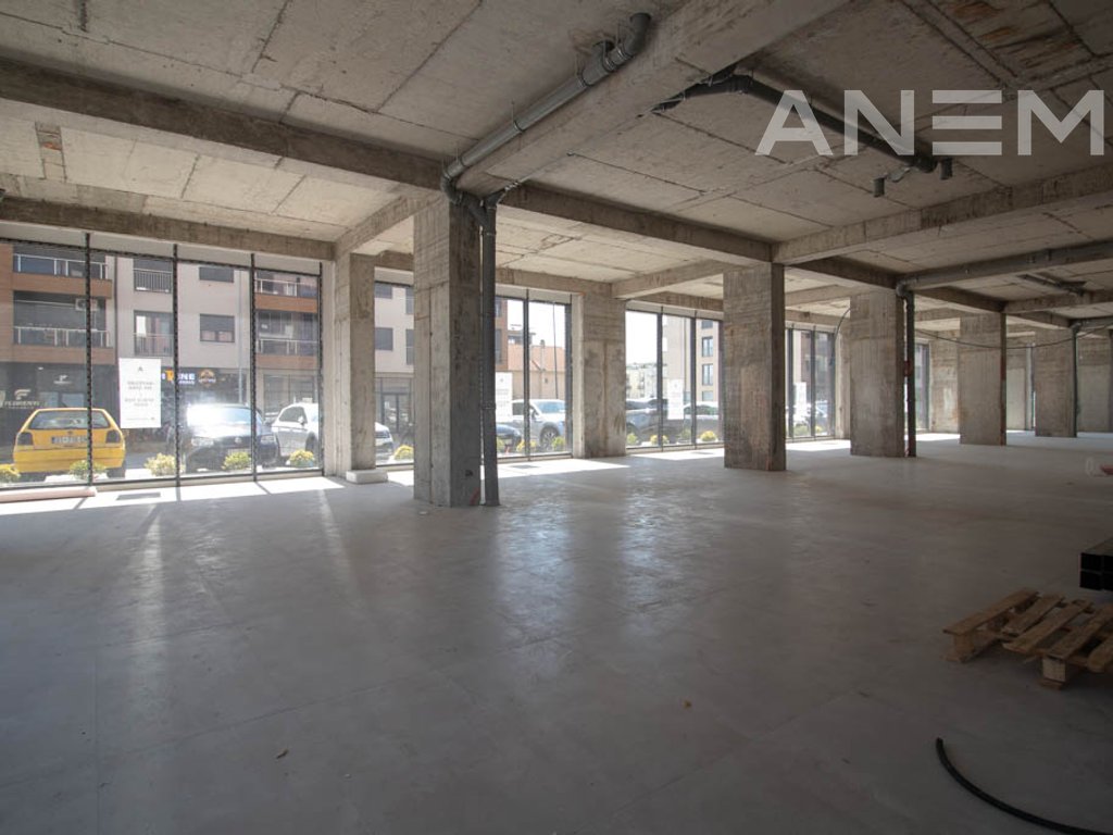 Lokal me qira 426m² në lagjen Arbëri4