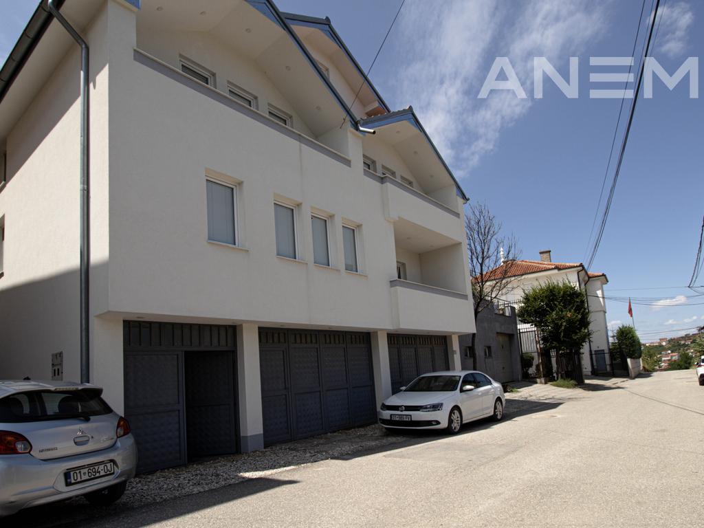 Shtëpi me qira 350m² në Sofali
