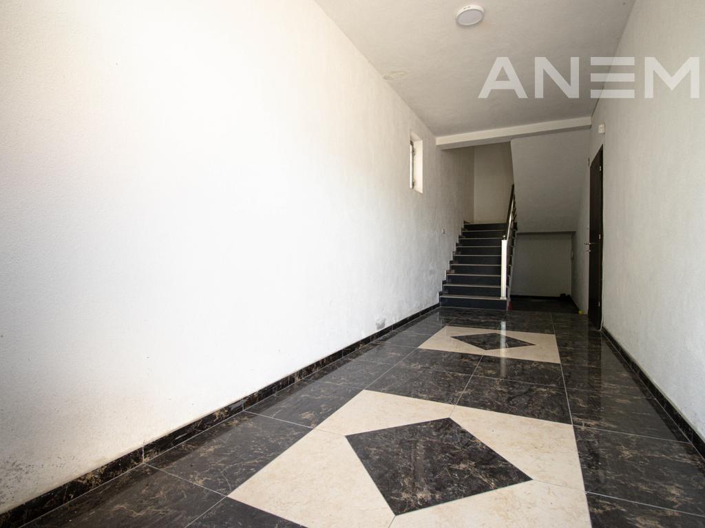 Shtëpi me qira 350m² në Sofali16