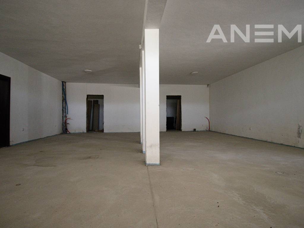 Shtëpi me qira 350m² në Sofali17
