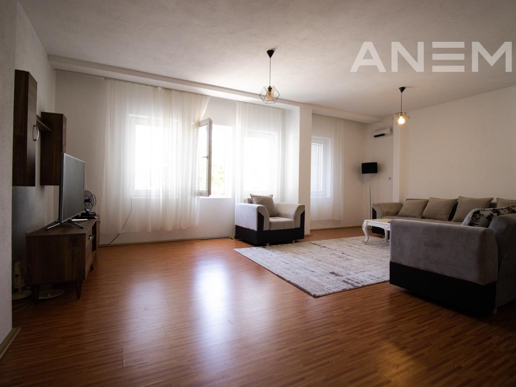 Shtëpi me qira 350m² në Sofali10