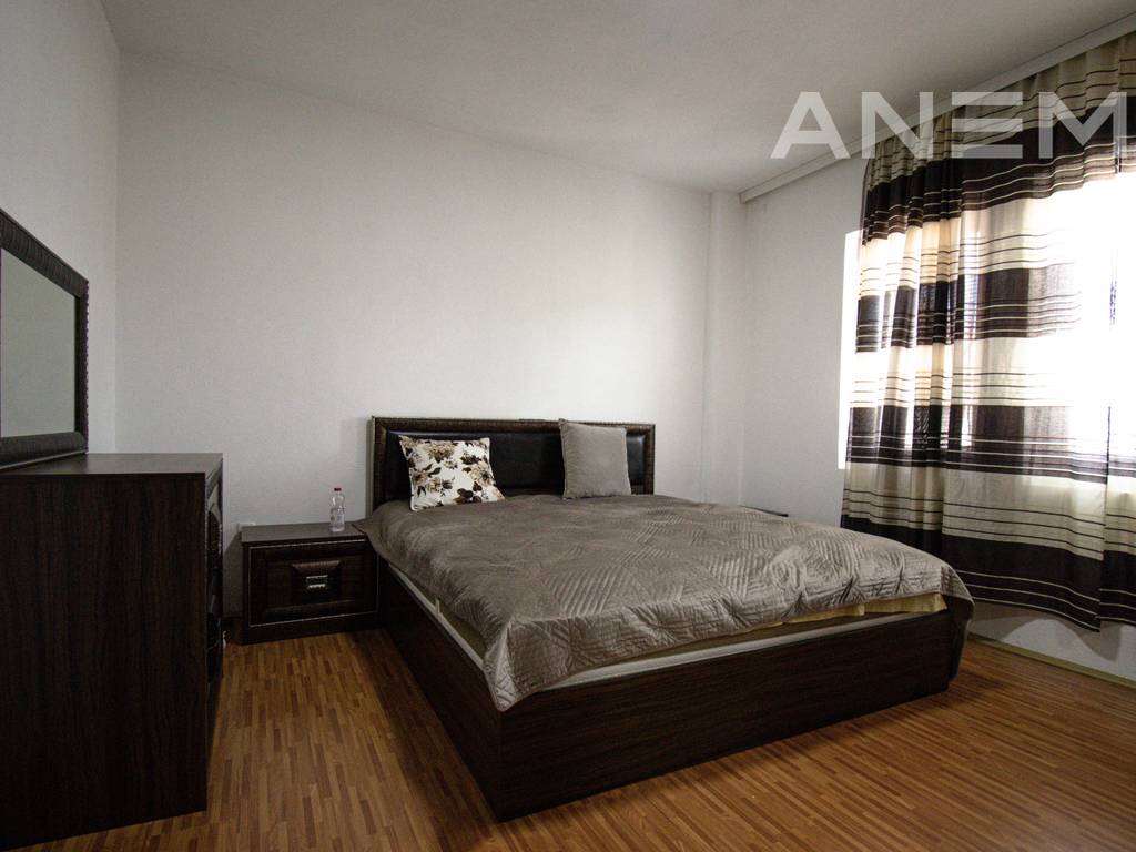 Shtëpi me qira 350m² në Sofali9