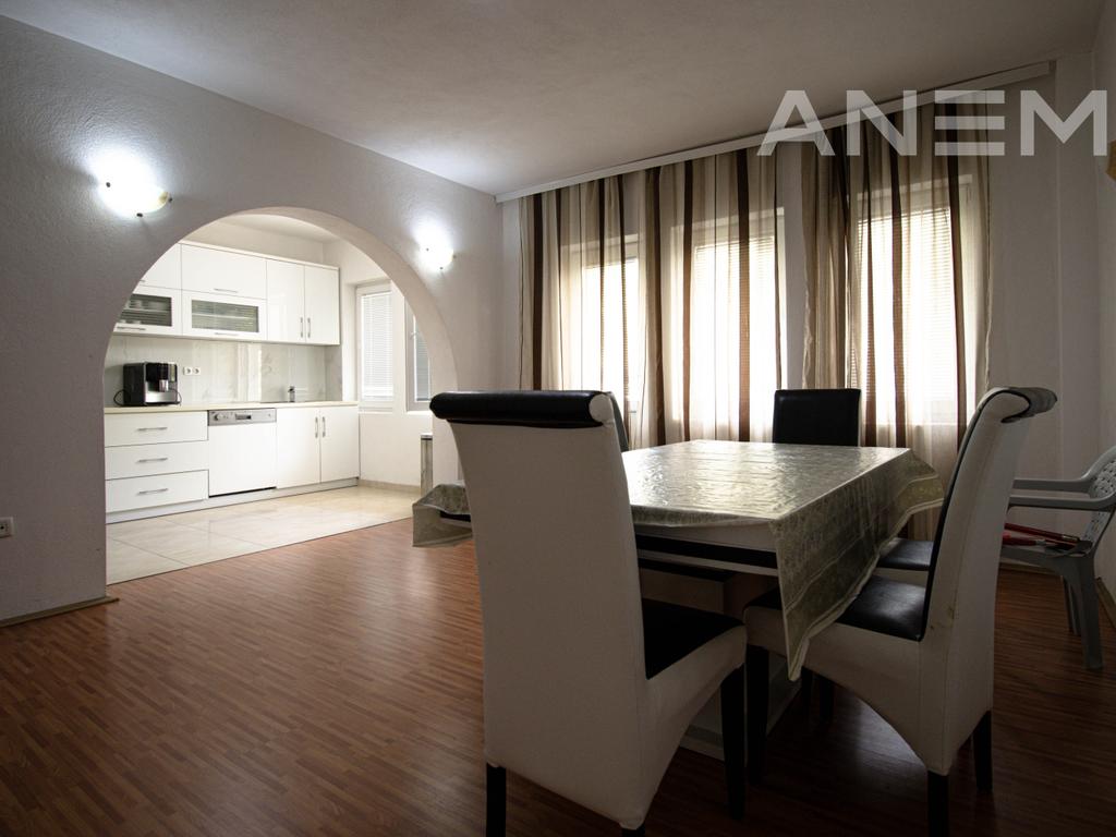 Shtëpi me qira 350m² në Sofali4
