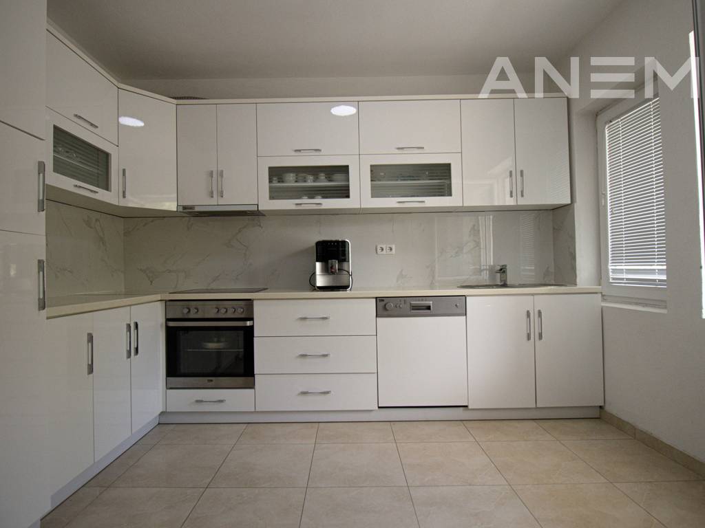 Shtëpi me qira 350m² në Sofali5