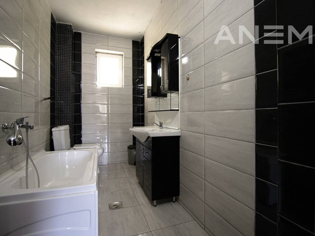 Shtëpi me qira 350m² në Sofali14