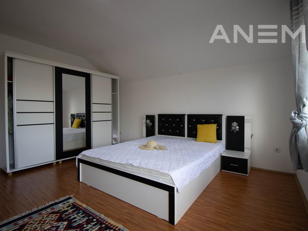 Shtëpi me qira 350m² në Sofali7