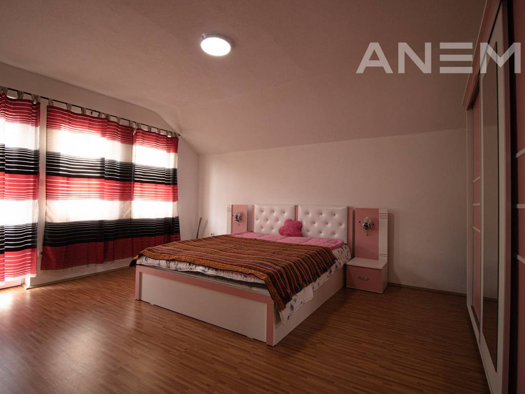 Shtëpi me qira 350m² në Sofali11