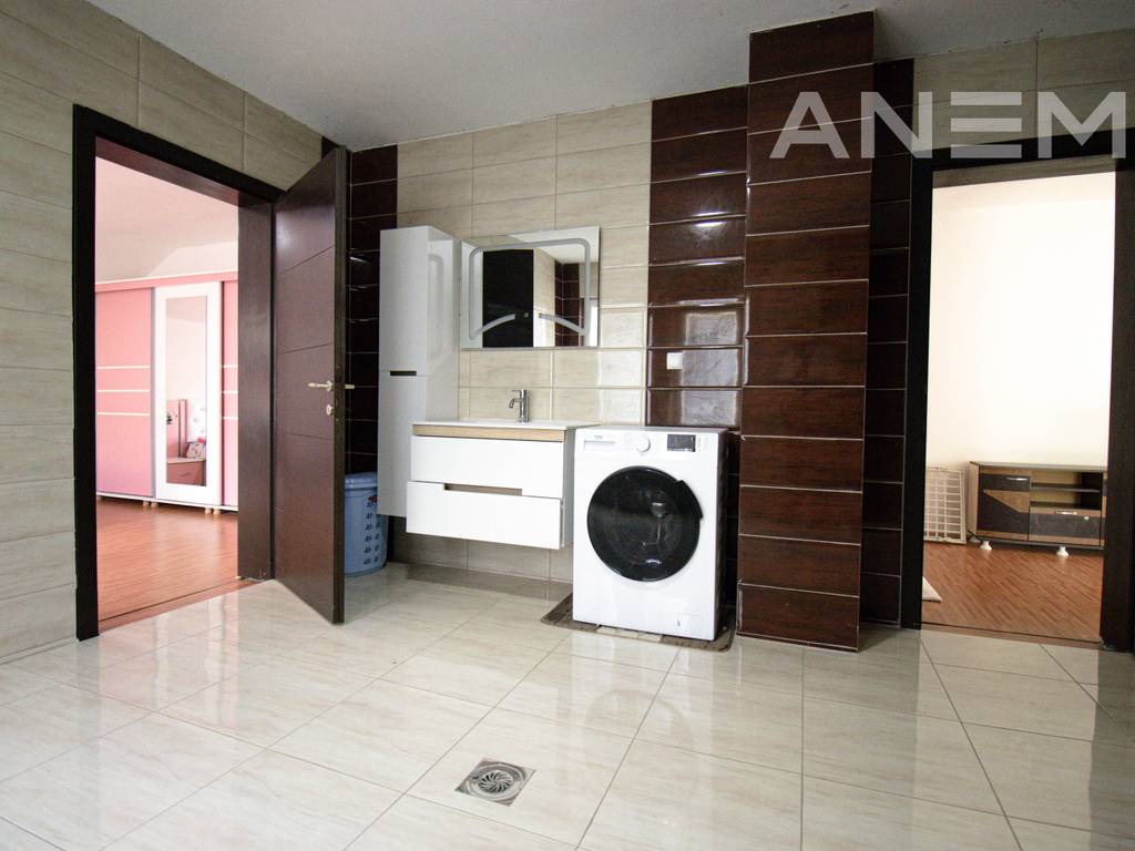 Shtëpi me qira 350m² në Sofali15