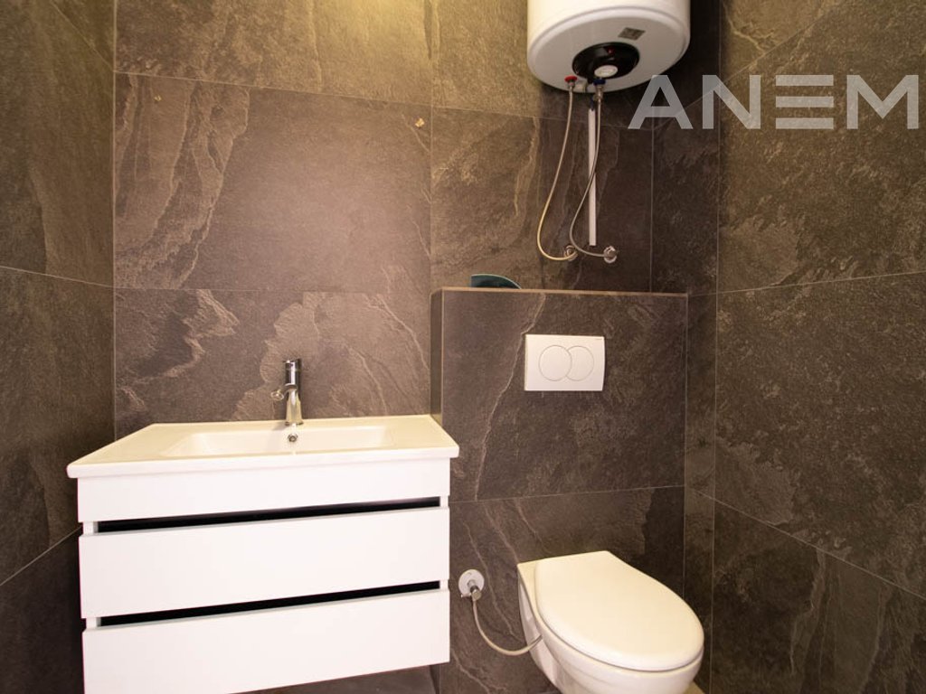 Lokal me qira me 94m² në Arbëri3
