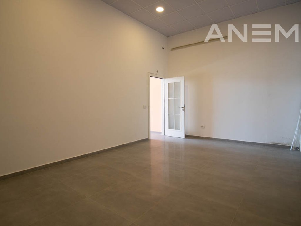 Lokal me qira me 94m² në Arbëri5