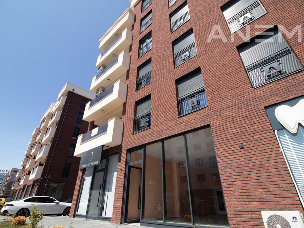 Lokal me qira me 94m² në Arbëri