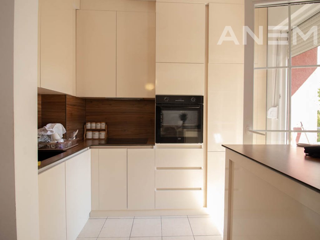 Banesë në shitje 79m² në Rrugën C1