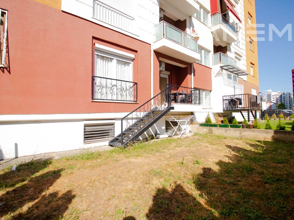 Banesë në shitje 79m² në Rrugën C3