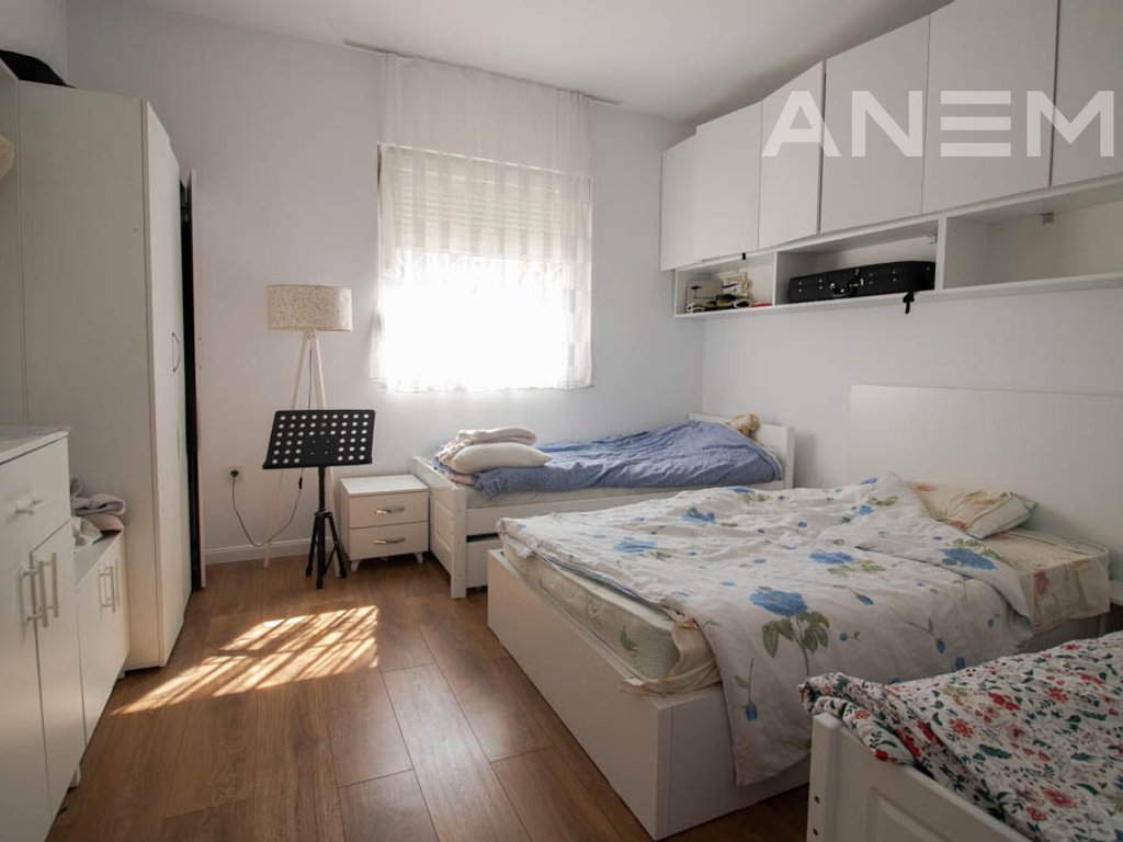 Banesë në shitje 79m² në Rrugën C4