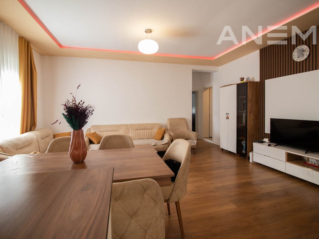 Banesë në shitje 79m² në Rrugën C7