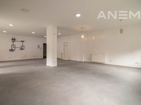 Zyre me qira 89m² në Rrugën B