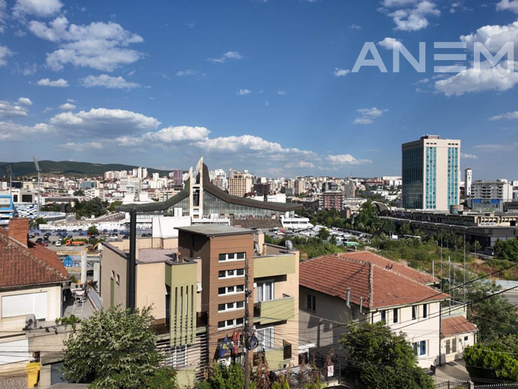 Kat shtëpie me qira me 2 dhoma gjumi në lagjen Arbëria