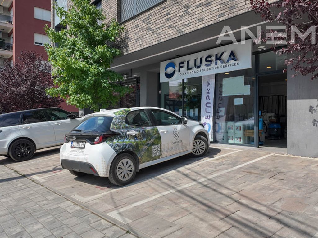 Lokal me qira me 1 hapësirë pune në Rrugën B