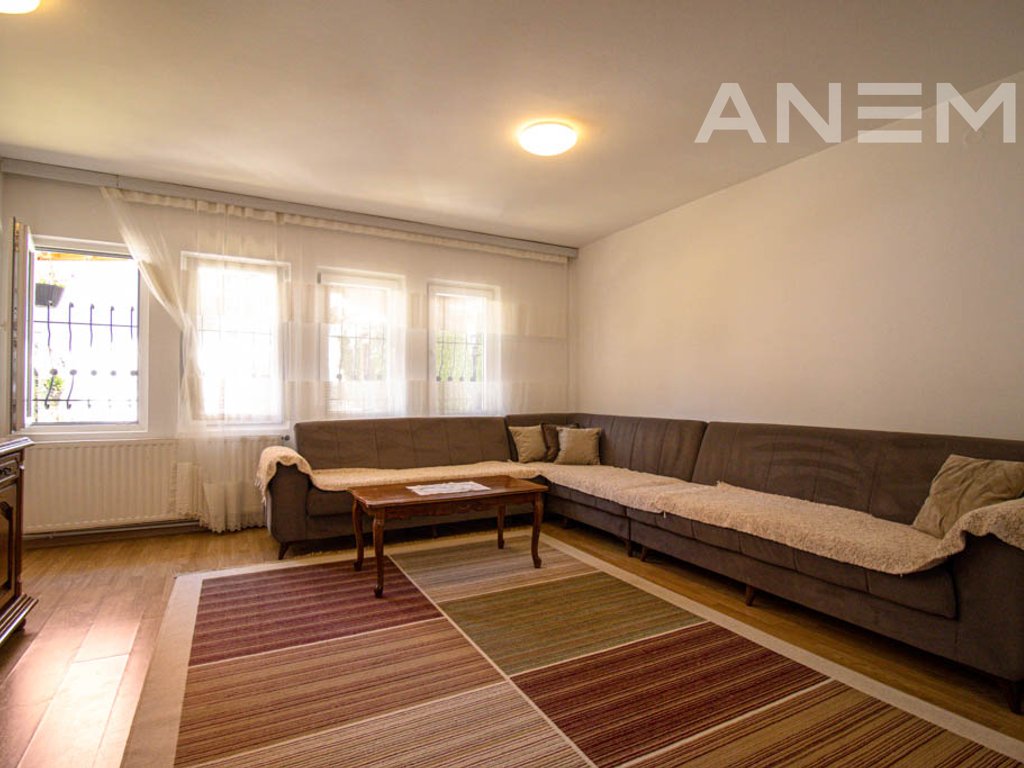 3-bedroom rental house in the Center