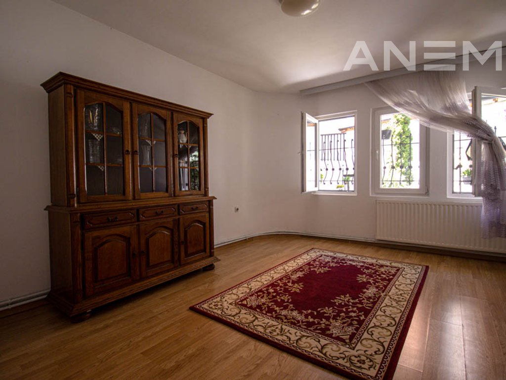 3-bedroom rental house in the Center